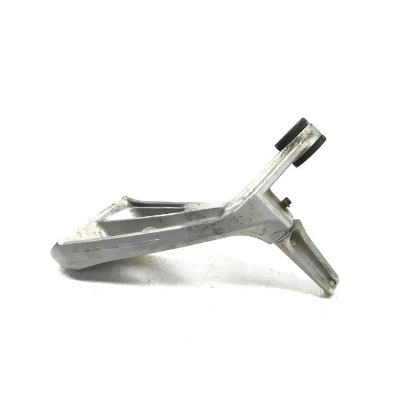 Platine et repose pieds arriere droit SUZUKI SV 650 S 1999-2002