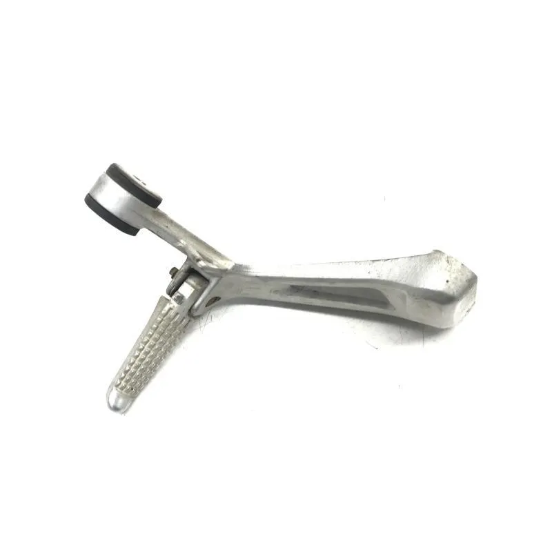 Platine et repose pieds arriere droit SUZUKI SV 650 S 1999-2002