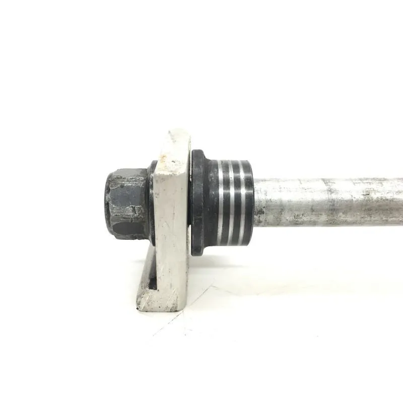 Axe de roue arriere YAMAHA YZF 125 R 2008-2013