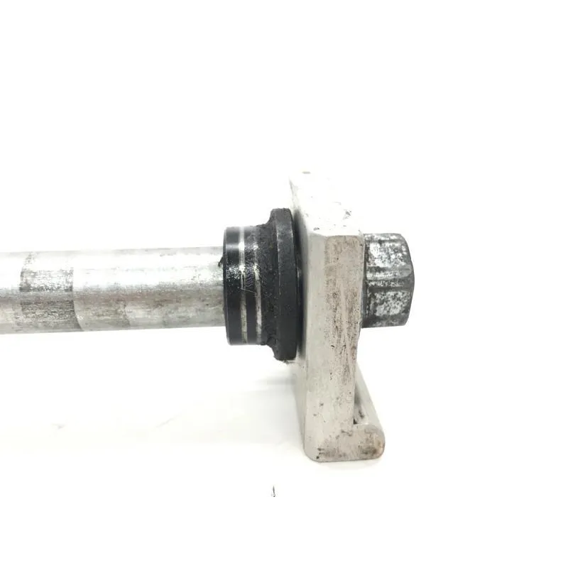 Axe de roue arriere YAMAHA YZF 125 R 2008-2013