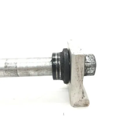 Axe de roue arriere YAMAHA YZF 125 R 2008-2013