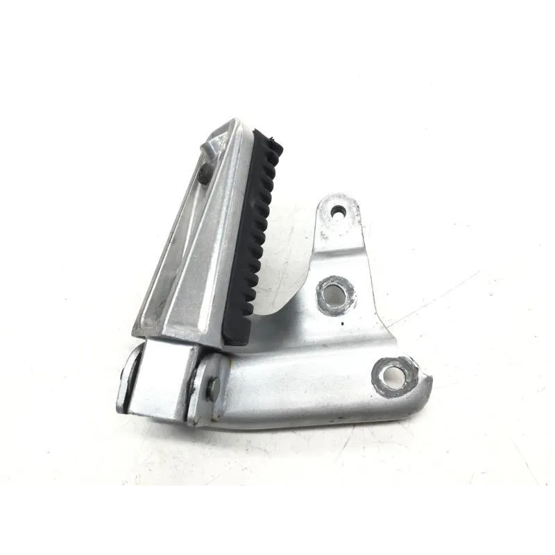 Platine et repose pieds arriere droit YAMAHA XP 500 2001-2003 TMAX