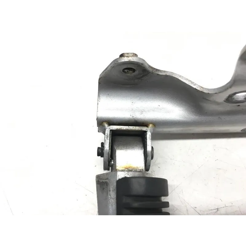 Platine et repose pieds arriere droit YAMAHA XP 500 2001-2003 TMAX