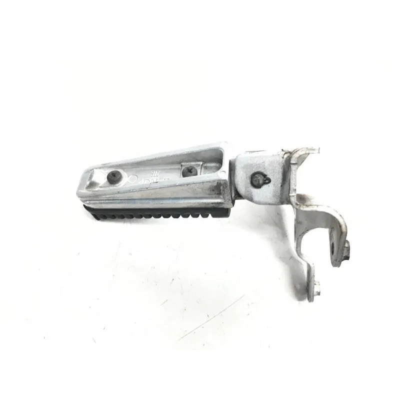 Platine et repose pieds arriere droit YAMAHA XP 500 2001-2003 TMAX