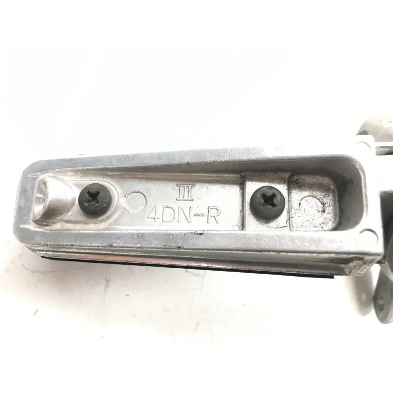 Platine et repose pieds arriere droit YAMAHA XP 500 2001-2003 TMAX