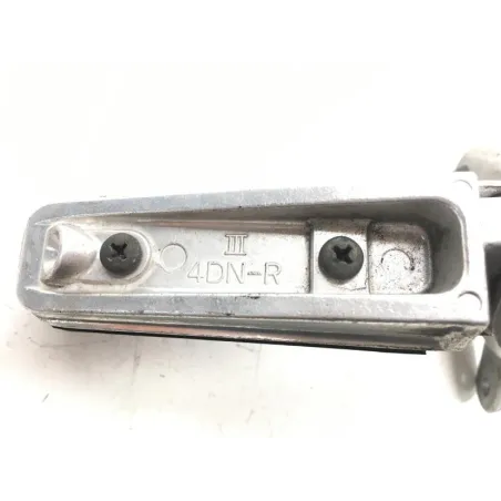 Platine et repose pieds arriere droit YAMAHA XP 500 2001-2003 TMAX
