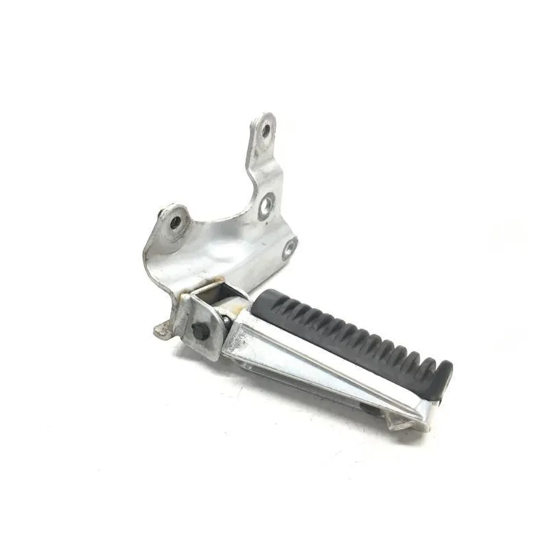 Platine et repose pieds arriere droit YAMAHA XP 500 2001-2003 TMAX