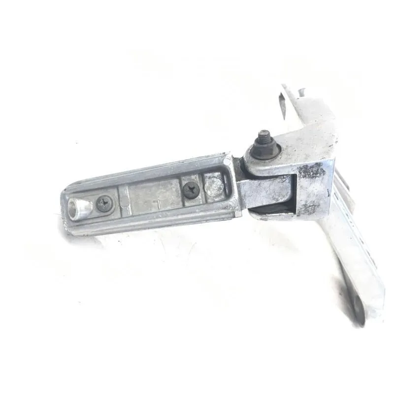 Platine et repose pieds arriere gauche YAMAHA FZS 600 2002-2003 FAZER