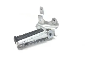 Platine et repose pieds arriere gauche YAMAHA XP 500 2001-2003 TMAX