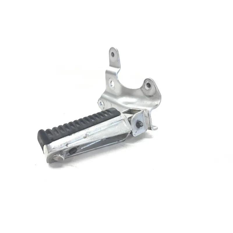 Platine et repose pieds arriere gauche YAMAHA XP 500 2001-2003 TMAX