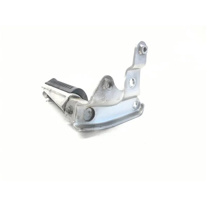 Platine et repose pieds arriere gauche YAMAHA XP 500 2001-2003 TMAX