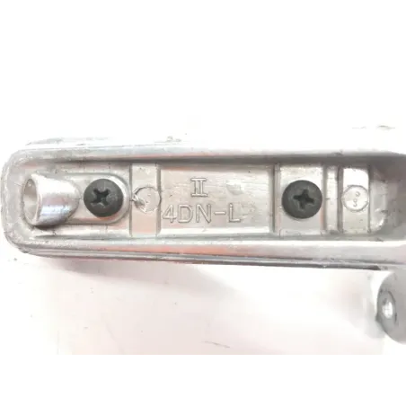 Platine et repose pieds arriere gauche YAMAHA XP 500 2001-2003 TMAX