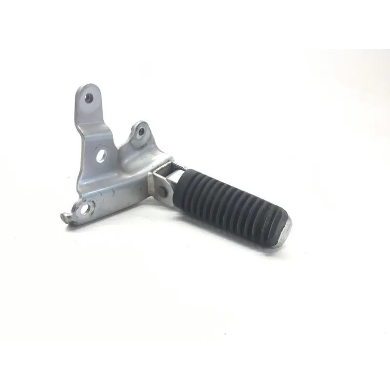 Platine et repose pieds arriere gauche YAMAHA XP 500 2001-2003 TMAX