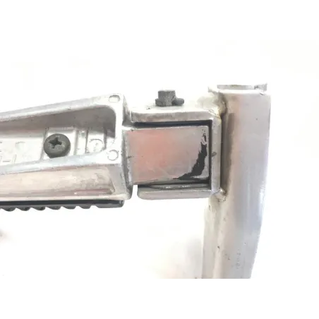 Platine et repose pieds arriere gauche YAMAHA XP 500 2001-2003 TMAX