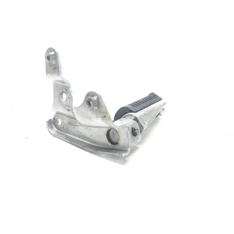 Platine et repose pieds arriere droit YAMAHA XP 500 2001-2003 TMAX