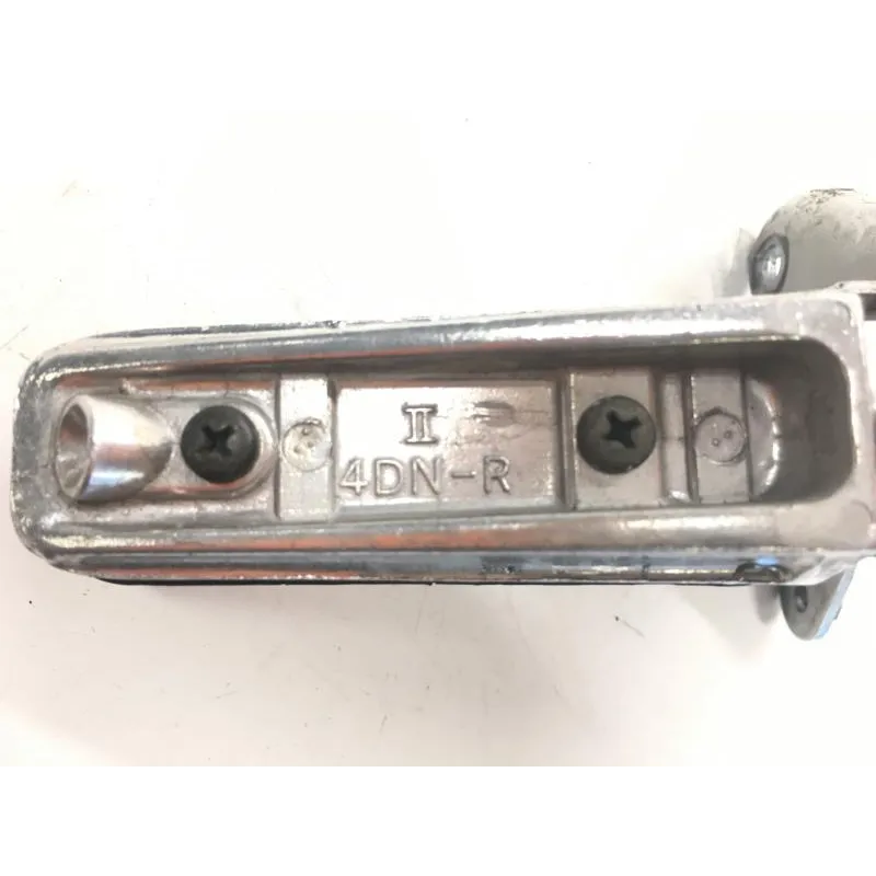 Platine et repose pieds arriere droit YAMAHA XP 500 2001-2003 TMAX