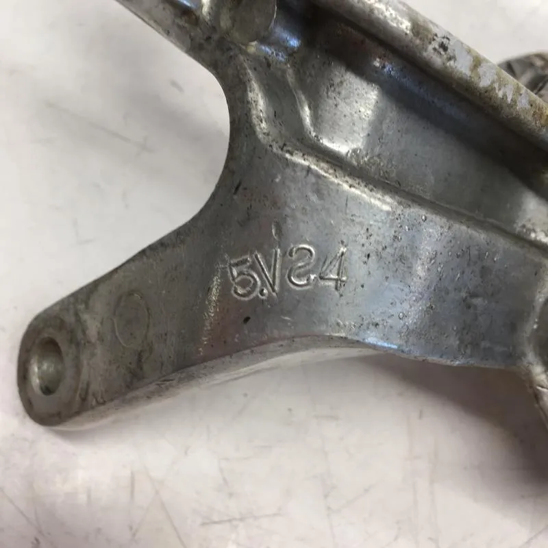 Platine et repose pieds arriere droit YAMAHA YZF 1000 R 1996-2001 THUNDERACE