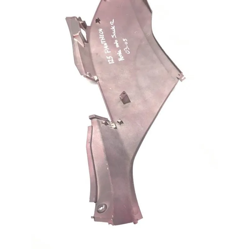 Cache carenage coque arriere droit HONDA FES 125 2003-2006 PANTHEON