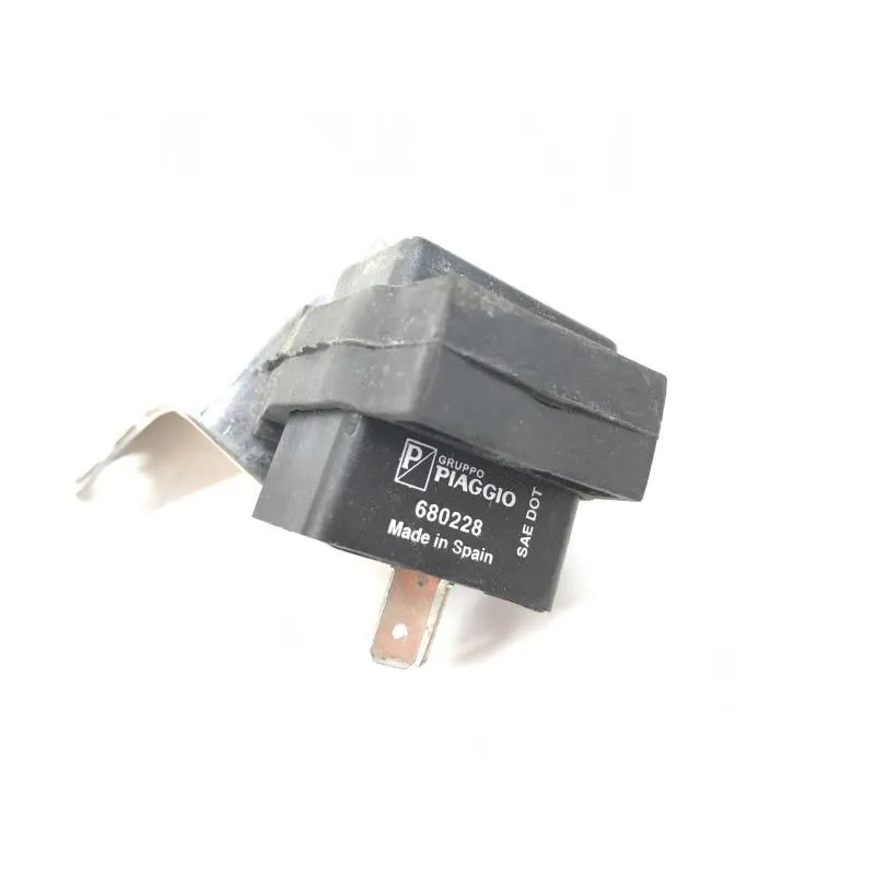 Relais de clignotant PIAGGIO VESPA GTS 125 IE 2016-2018 E4