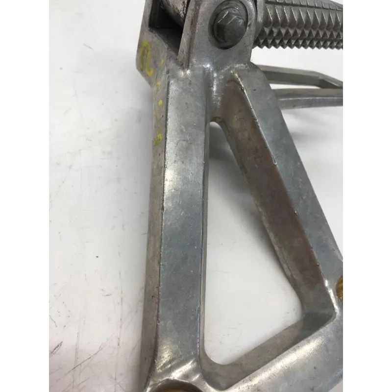 Platine et repose pieds arriere droit YAMAHA FZS 600 2002-2003 FAZER
