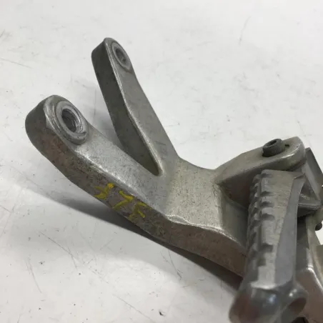 Platine et repose pieds arriere droit YAMAHA FZR 1000 1991-1995