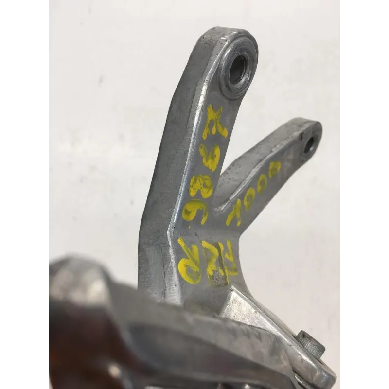 Platine et repose pieds arriere droit YAMAHA FZR 1000 1991-1995