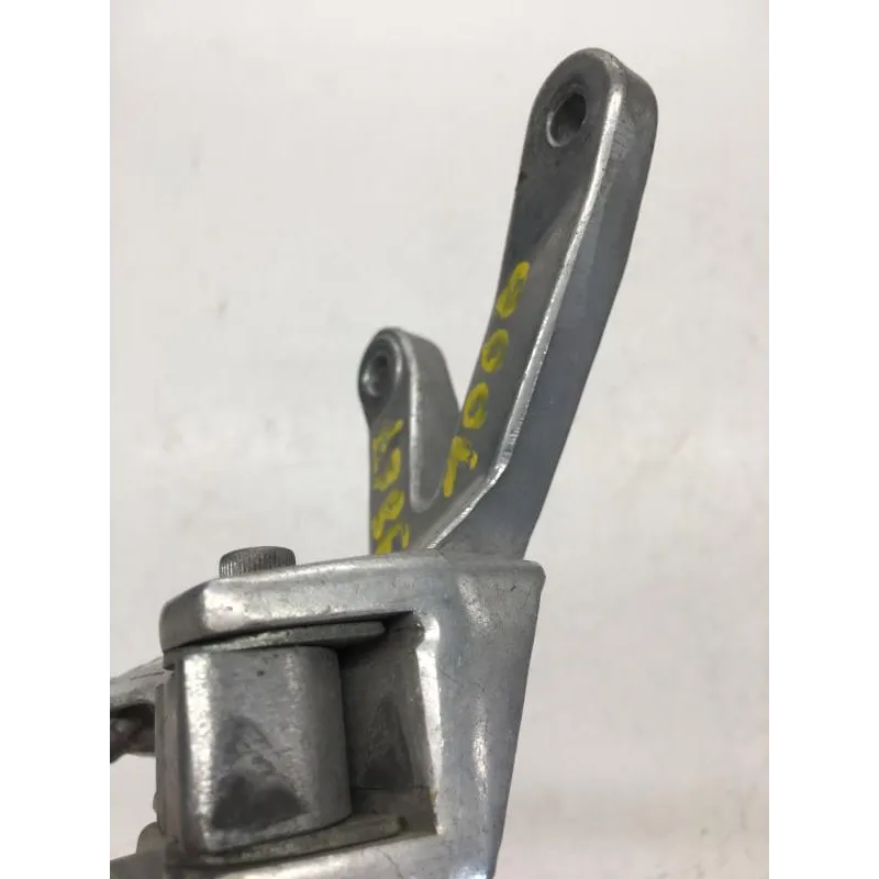 Platine et repose pieds arriere droit YAMAHA FZR 1000 1991-1995
