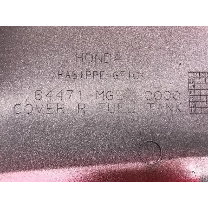 Cache reservoir droit HONDA VFR 1200 F 2010-2016