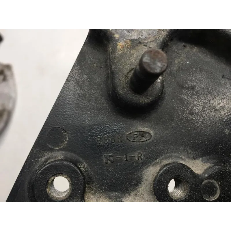 Platine et repose pieds arriere droit KAWASAKI GPZ 1000 RX 1986-1988