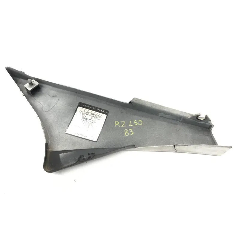 Cache lateral droit YAMAHA RZ 250 R 1983 29L