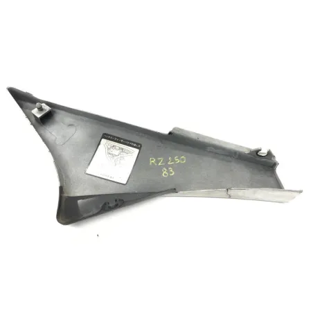 Cache lateral droit YAMAHA RZ 250 R 1983 29L