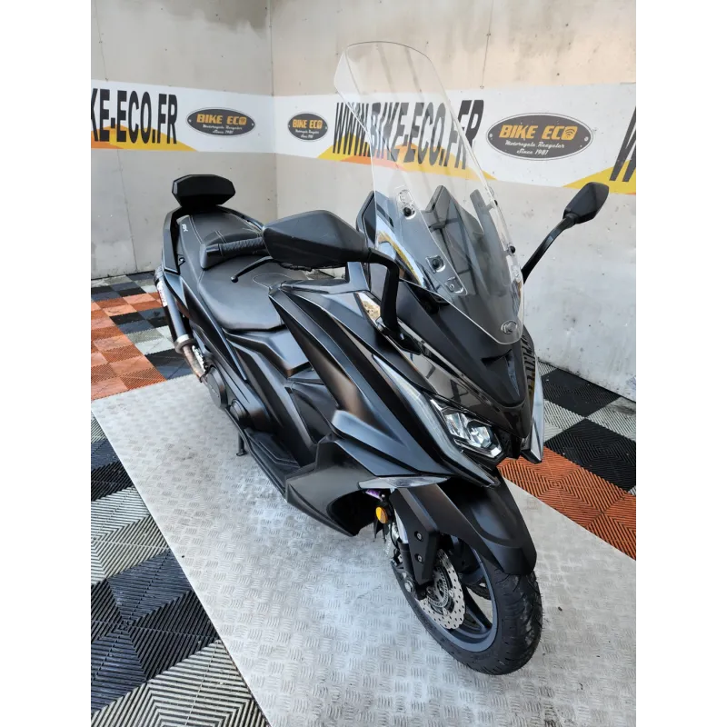 KYMCO AK 550