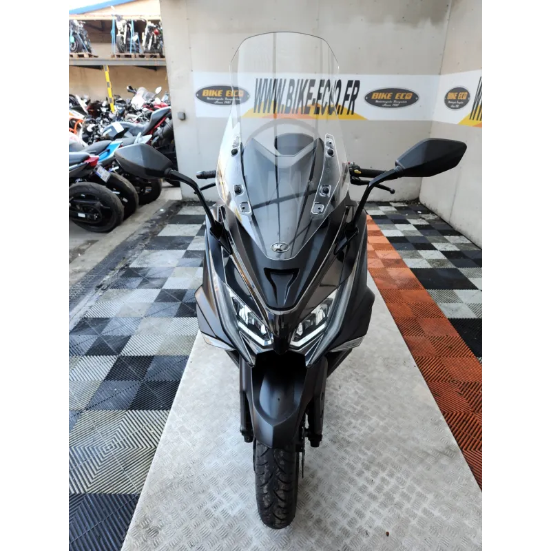 KYMCO AK 550