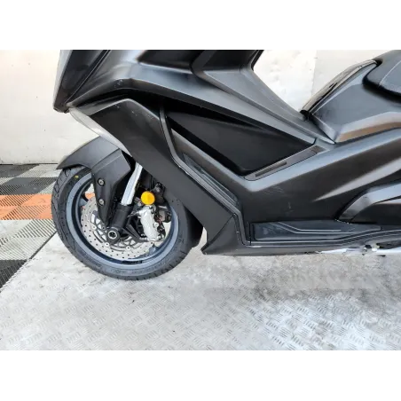 KYMCO AK 550