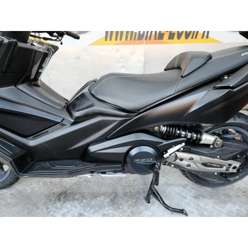 KYMCO AK 550