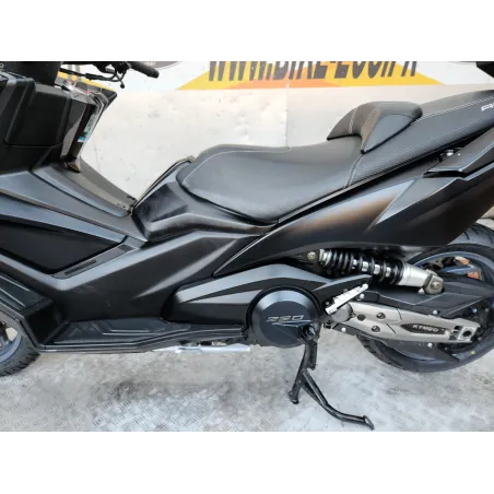 KYMCO AK 550