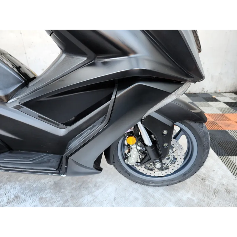 KYMCO AK 550