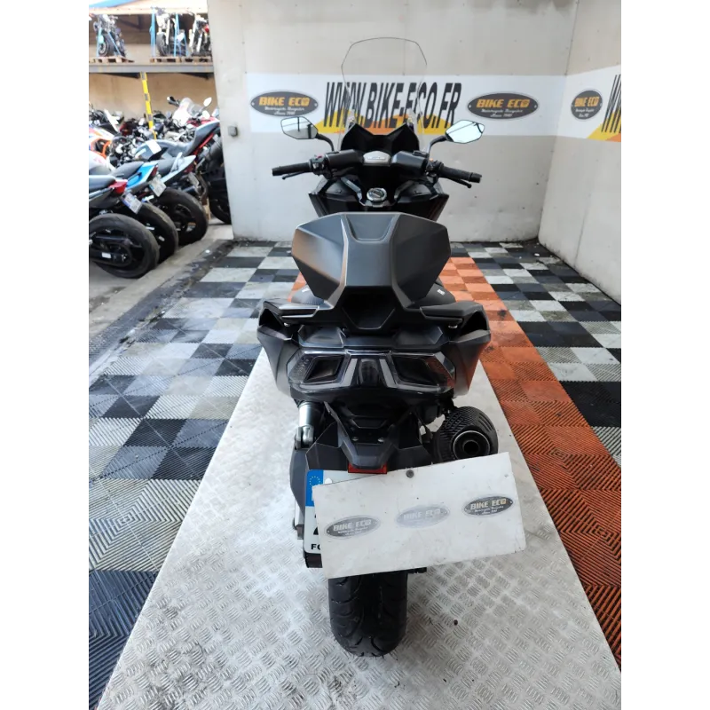 KYMCO AK 550