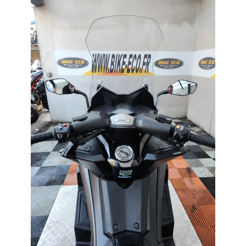 KYMCO AK 550