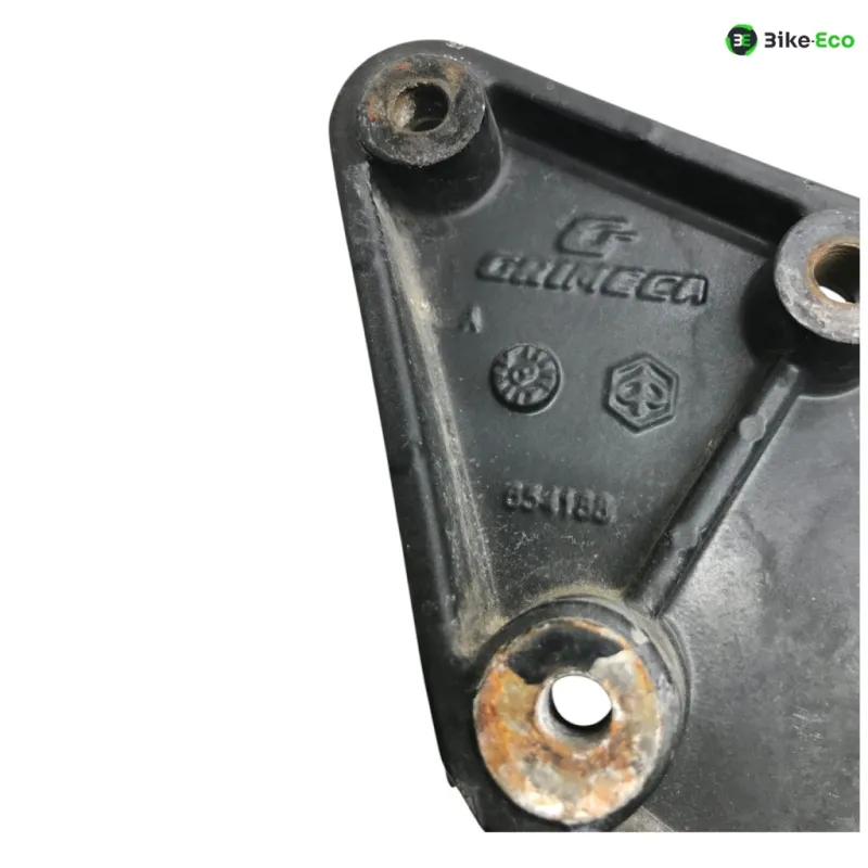 Platine et repose pieds arriere gauche GILERA GP 800 2007-2011