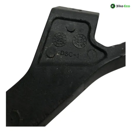 Platine et repose pieds arriere gauche KAWASAKI Z 400 2019-2023