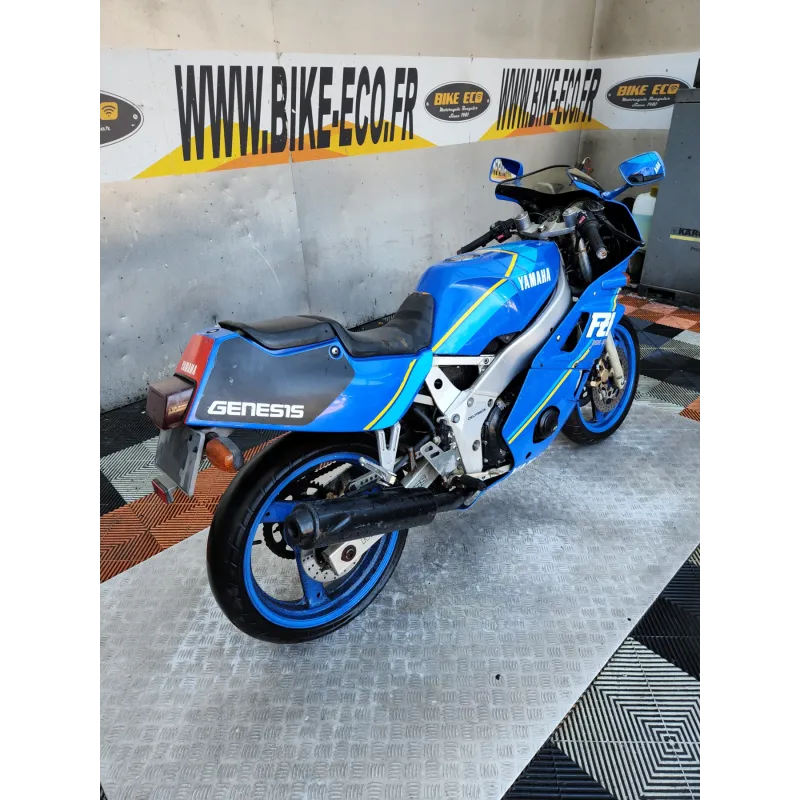 YAMAHA FZR 400