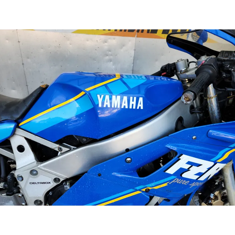 YAMAHA FZR 400