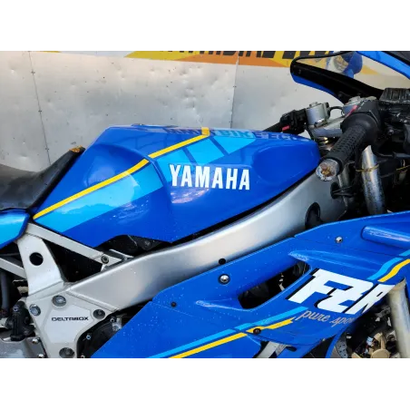 YAMAHA FZR 400