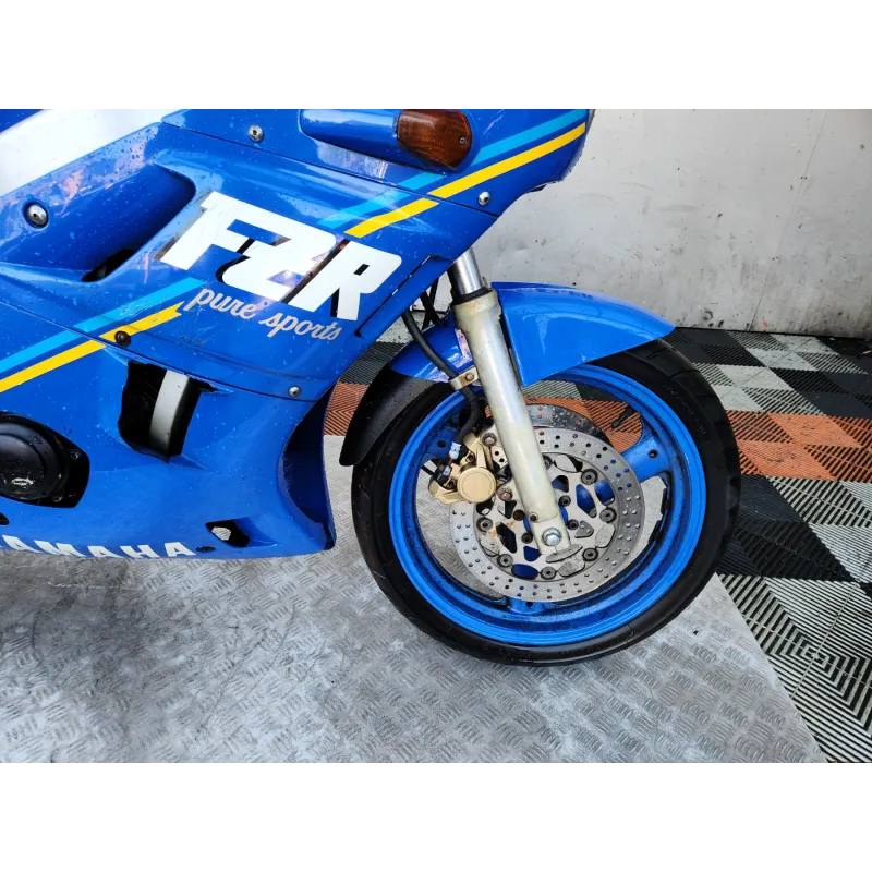 YAMAHA FZR 400