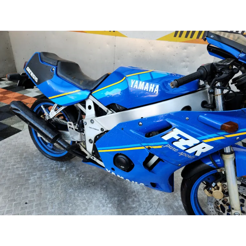 YAMAHA FZR 400