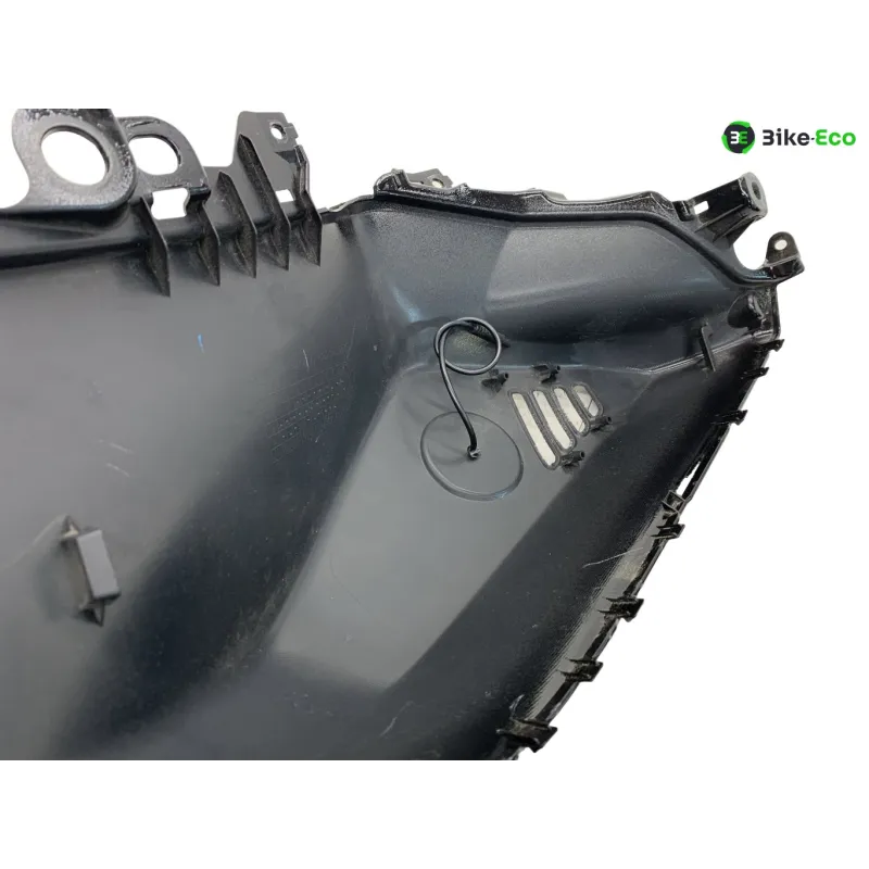 Cache reservoir droit YAMAHA YZF 700 2022-2024 R7