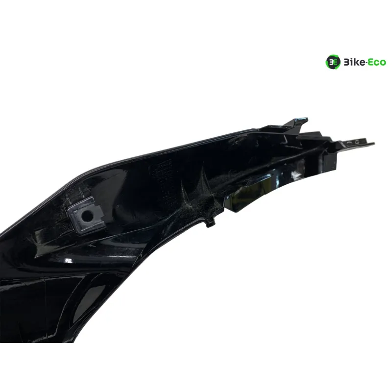 Cache carenage coque arriere droit YAMAHA YZF 700 2022-2024 R7