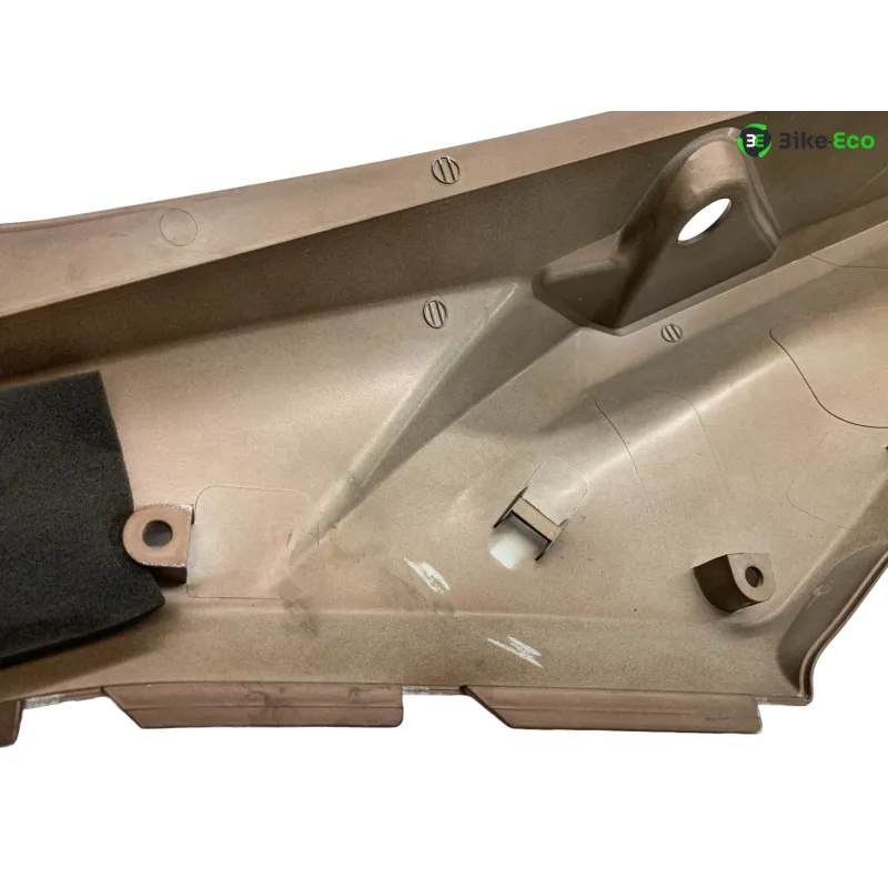 Cache carenage coque arriere droit KYMCO AK 550 2017-2020