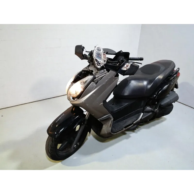 YAMAHA XMAX 125